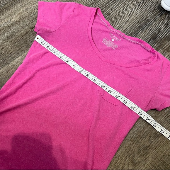 Victoria’s Secret Pink V-Neck Pocket Tee Size S - Picture 2 of 4